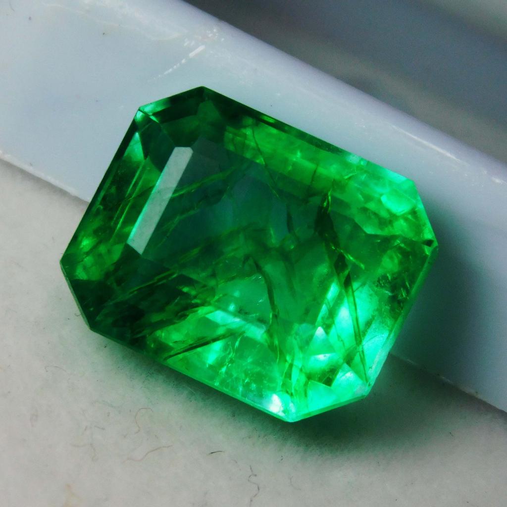 5.10 Ct Natural Green Emerald Emerald Cut Colombian Loose Gemstone
