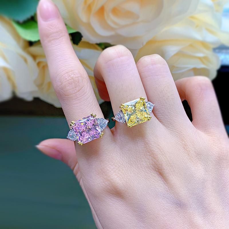 Благородное женское бриллиантовое кольцо S925 Silver High Carbon Diamond 5 Carat Square Poodle Yellow Powder Diamond Ring Impact Ring для женщин