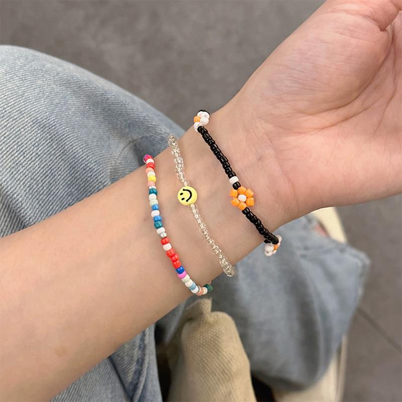 Браслет из бисера «Цветок-смайлик»