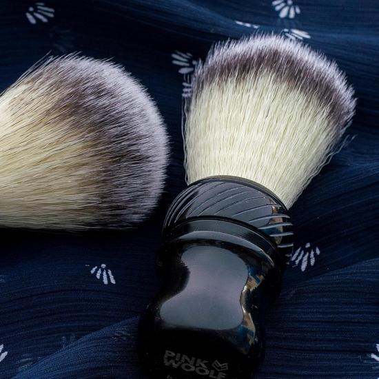 Розовая кисть для бритья Pink Woolf для мужчин Мягкая - Ручная работа, синтетическая щетина | РУЧКА SPIRAL BLACK| Подарок для мужчин | Создает густую пену