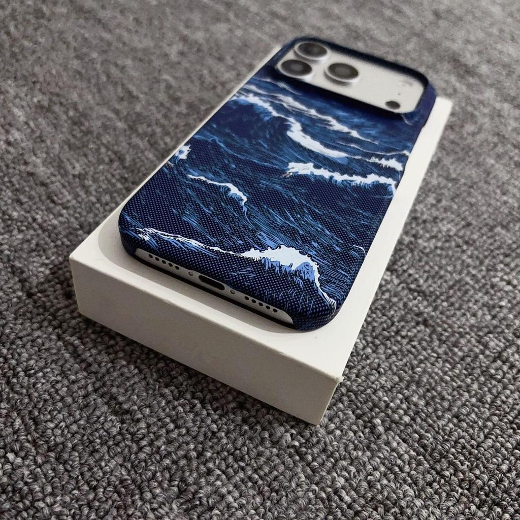 Магнитный ультратонкий ПК-кейс из углеродного волокна для iPhone 17 Pro Max - Дизайн с полуоберткой, деколь