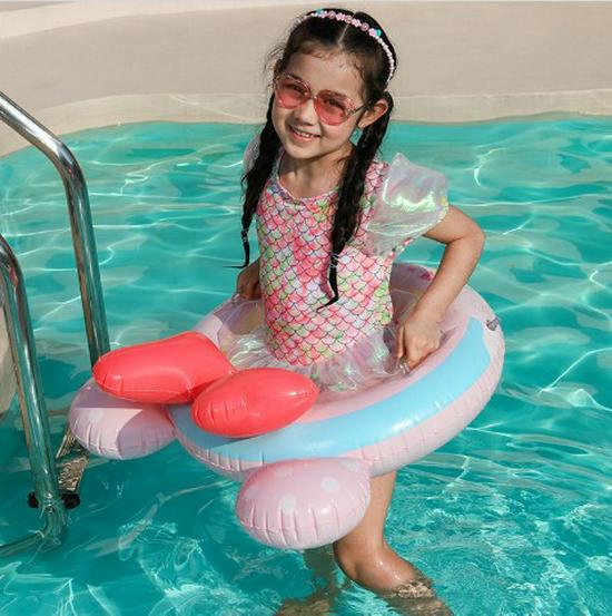 Желтое защитное кольцо для детского сиденья для купания с защитой от солнца - конструкция, препятствующая опрокидыванию