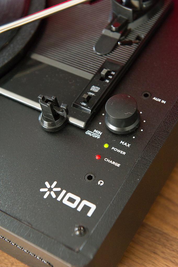 ION Audio Портативный USB-чемодан для записи Записывайте звук с пластинок на свой ПК через USB Mac PC Vinyl Motion Player, Тип, Встроенный динамик, Терминал,