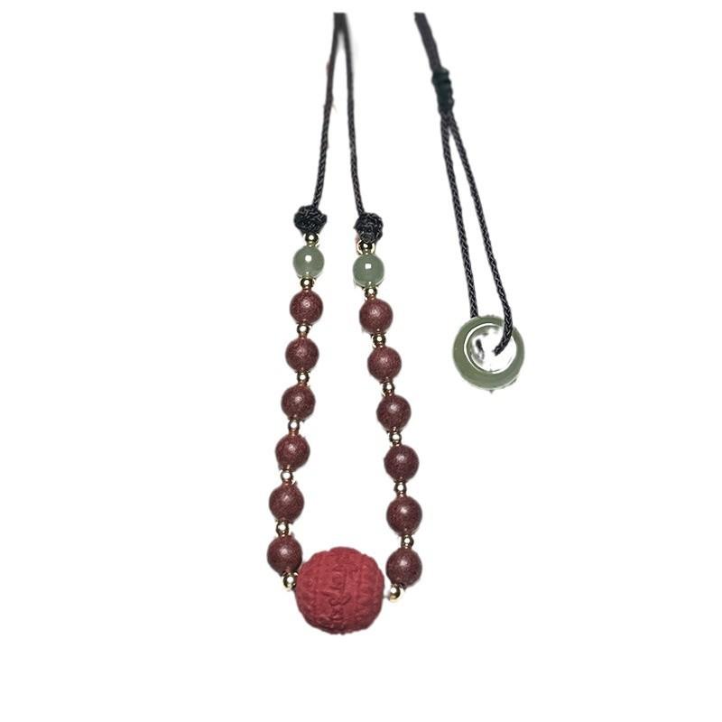 The same style of new Chinese-style Baili Xiang necklace, made with traditional natural fragrance beads, handcrafted for both men and women, worn as