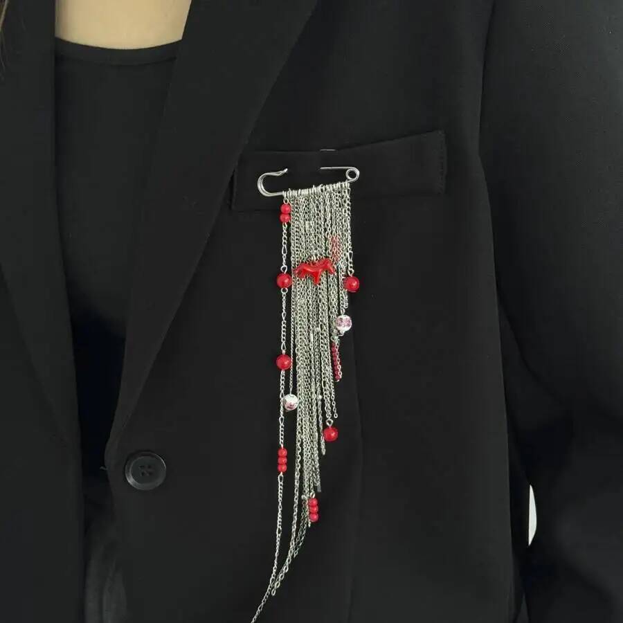Salircon Fashion Exquisite Mini Red Horse Pendent Brooch Punk Long Tassel Chain Brooch Suit Decoration Clothes Accessory New