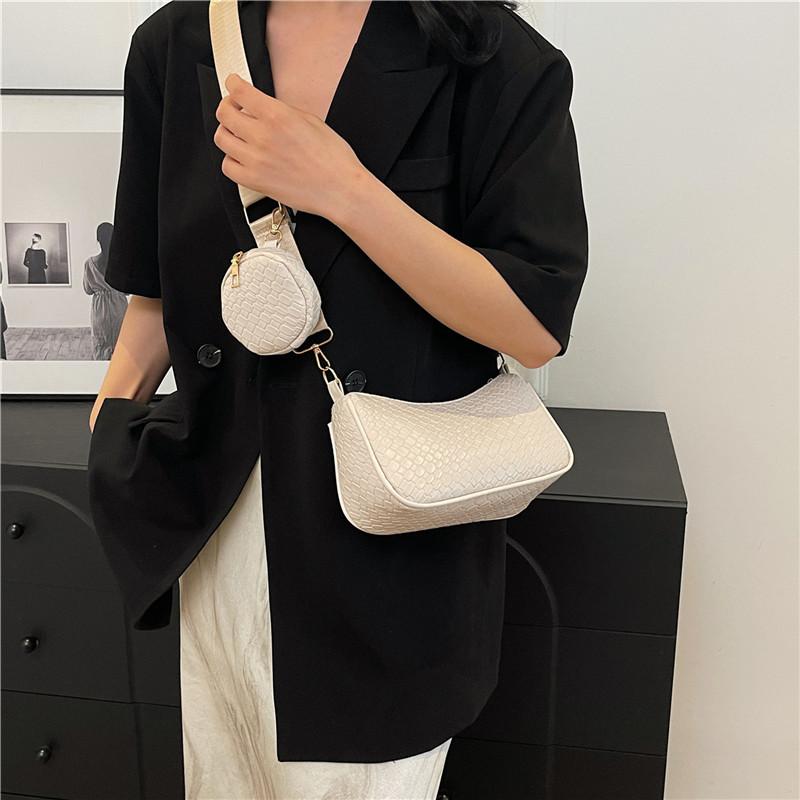 Простая и модная сумка подмышкой Повседневная и модная сумка большой вместимости Персонализированная маленькая квадратная женская сумка через плечо