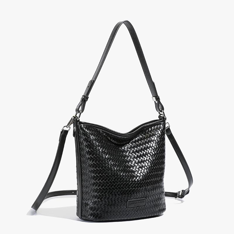 2025 New Woven Bucket Bag Women's High-end Shoulder Messenger Bag Commuter Bag Simple Casual Versatile Fashion