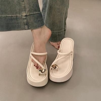 Клиновидный каблук толстая подошва закрытый носок крутые шлепанцы женские летние носить небольшое увеличение высоты пляжные высокий каблук пляжные сандалии