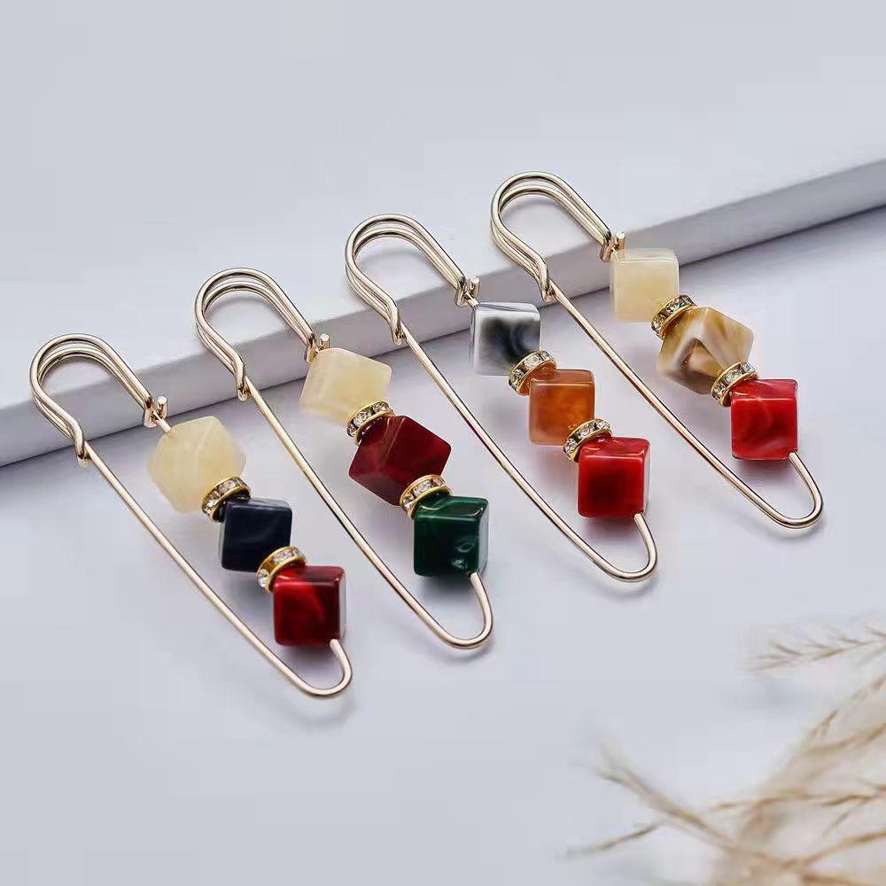 Стильная булавка для пояса с декоративными бусинами для женщин - Надежно фиксирует одежду и предотвращает оголение