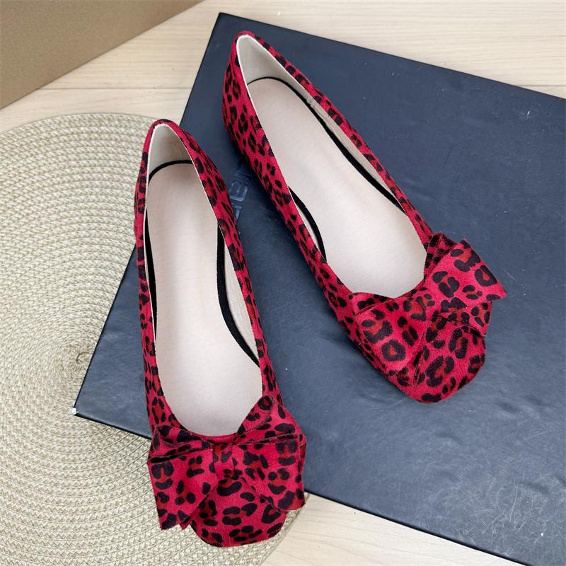 Модная женская обувь на плоской подошве 2025 Весна-Осень Новая Мелкий Бант Квадратный Носок Рабочая Обувь Плоская Большой Размер Женская Обувь Лоферы