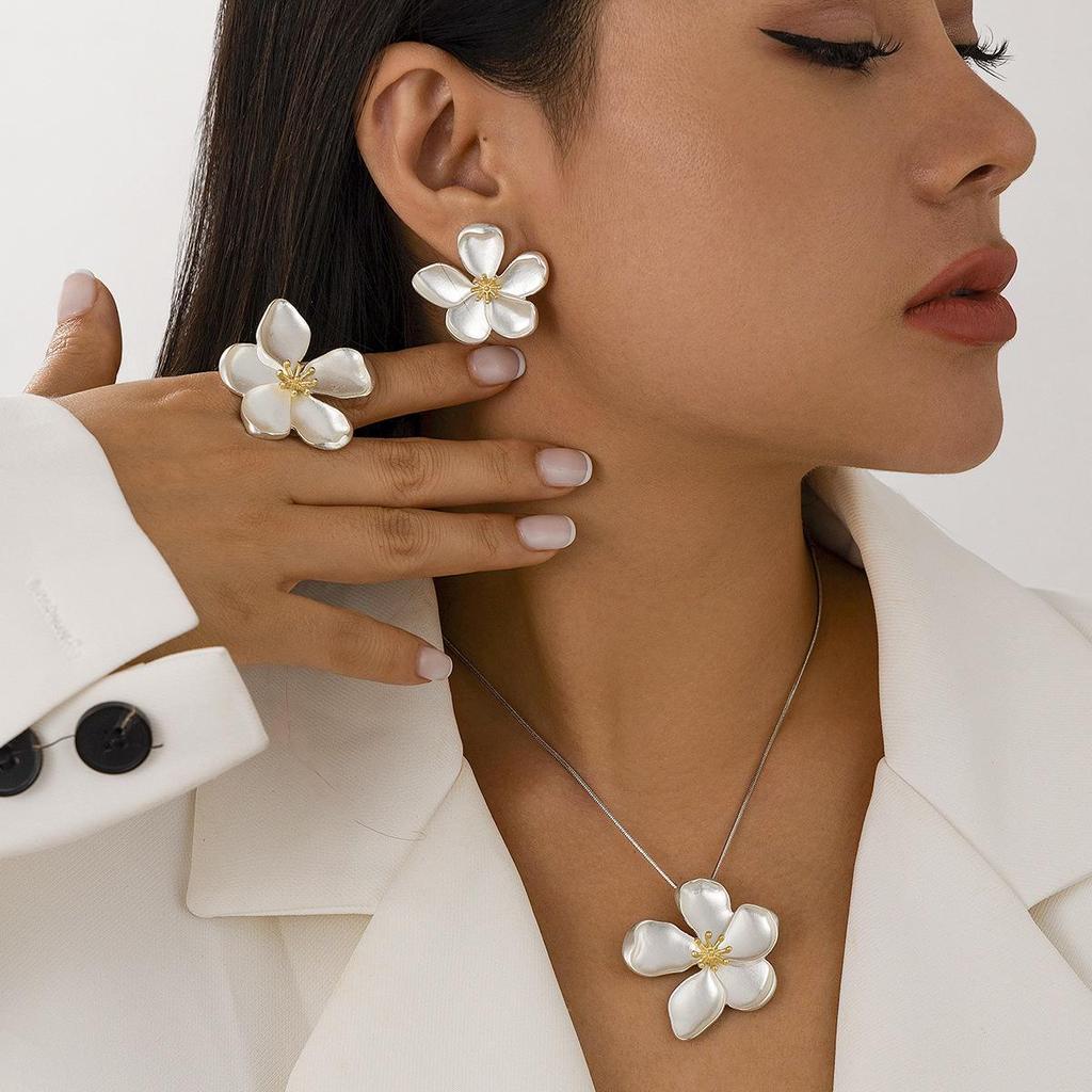 Комплект ожерелий в виде змеи из пятилистного цветка в европейском и американском стиле - свежий дизайн ключицы из медного сплава