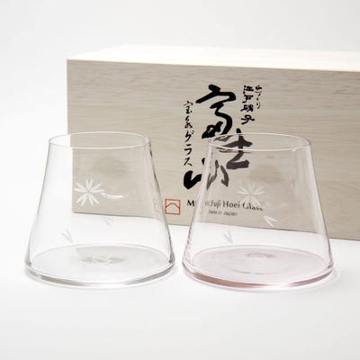 Edo Fuji появляется, когда вы наливаете Tajima Glass Fuji Hoei Glass Pair с деревянной коробкой Clear Sakura color [Стекло ручной работы] Mt. пиво! Монтана. +