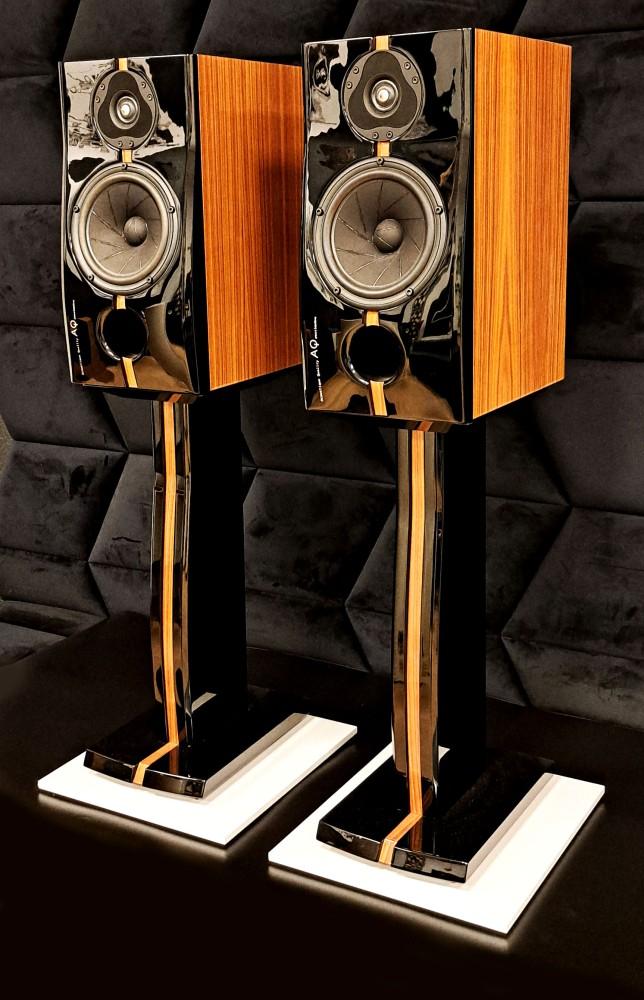 Acoustique Quality PASSION TEEN - Двухполосная напольная акустическая система мощностью 160 Вт, шпон ОРЕХ, передняя панель лак ЧЕРНЫЙ, Acoustique Quality