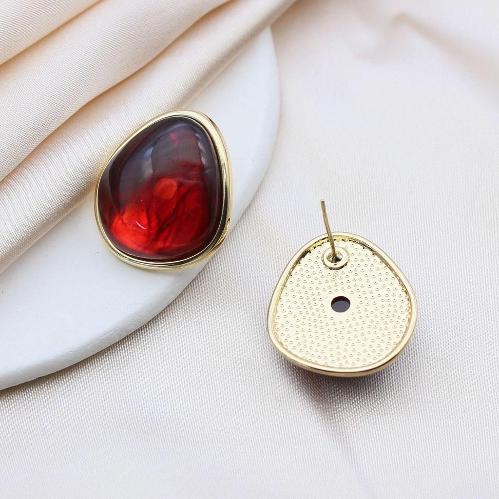 Trendy Geometric Irregular Resin Stud Earrings with Silver Needles and Gold Tone