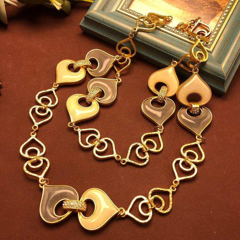 Vintage New Jewelry, High-end Design, Heart-shaped Necklace, Rhinestone Inlaid, Versatile Sweater Accessory for Women