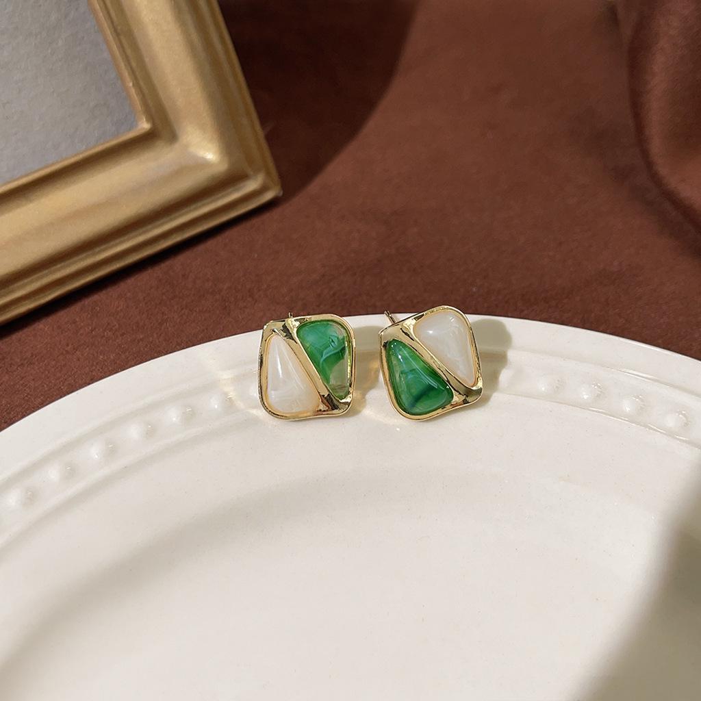 Изумрудные серьги-пусеты в стиле ретро середины века