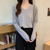 Ранней осенью свободная трикотажная базовая рубашка с V-образным вырезом и длинными рукавами, женский тонкий внутренний свитер, простой топ