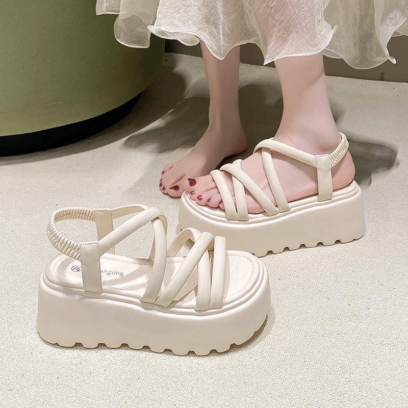 5 лет лето новые 7см внутренняя высота увеличение сандалии универсальные с юбкой повседневные сандалии римские сандалии пляжные сандалии