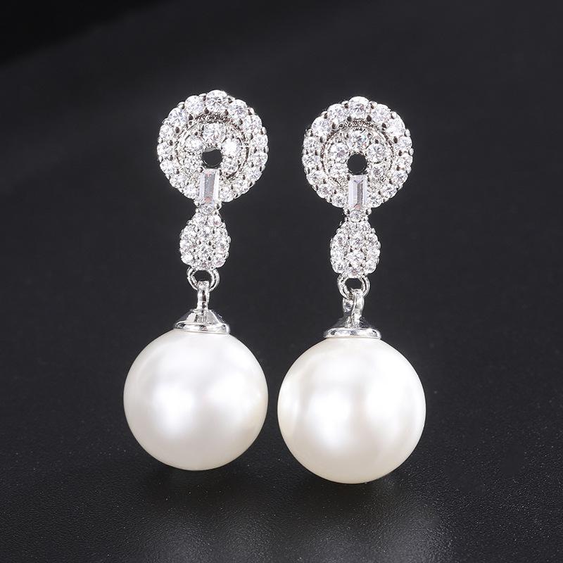 Shell Pearl Earrings White Necklace Pendant Two-piece Set Retro Design Atmospheric Women