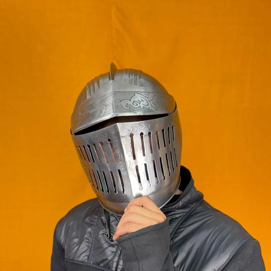 Dark Soul Unisex Warrior Steel Helmet Elegant Medieval Armor for LARP, Cosplay Reenactment Handmade