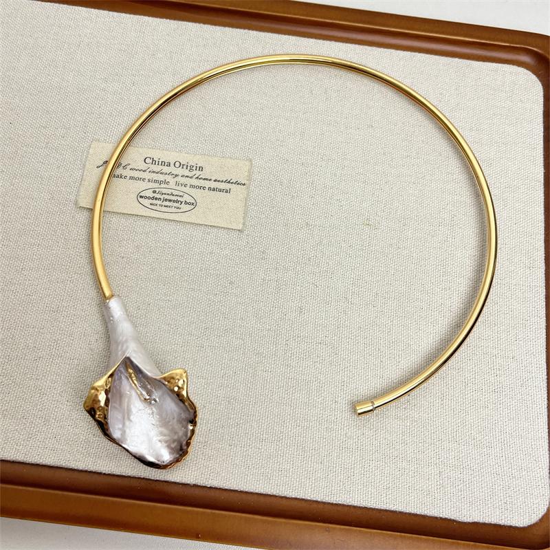 Statement Calla Lily Enamel Choker Necklace for Women Gold Color Open Collar Floral Torque Necklace Elegant Party Jewelry Gift