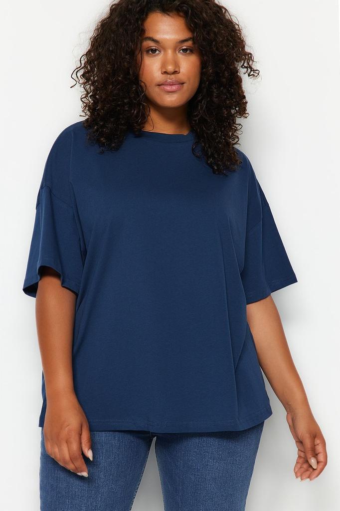 Женская базовая трикотажная футболка больших размеров в рубчик с широким воротником темно-синего цвета больших размеров