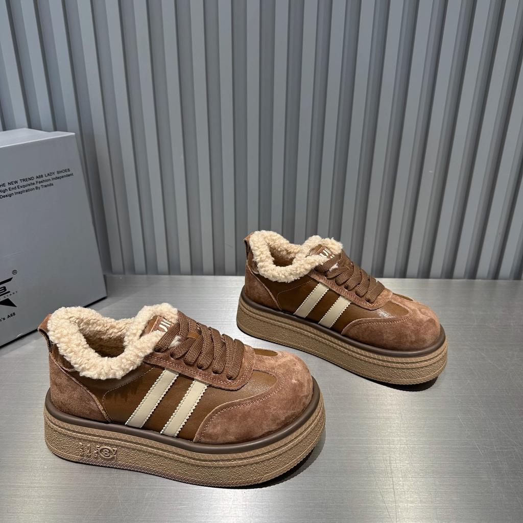 Корейская версия матовой кожи ретро моральные тренировочные туфли женские 2025 зимние бархатные теплые на толстой подошве пушистые туфли спортивные и повседневные кеды