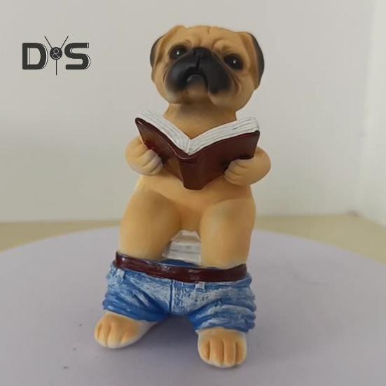 Статуэтка мопса, сидящего на унитазе и читающего книгу, статуэтка из смолы собаки, скульптура щенка, украшение для домашнего офиса и рабочего стола, орнамент