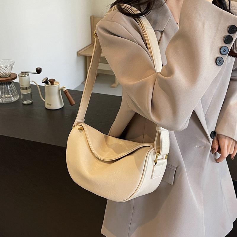 A Niche Retro Underarm Bag, A Fashionable Single-shoulder Crossbody Bag, and A Soft-faced, High-end Dumpling Bag