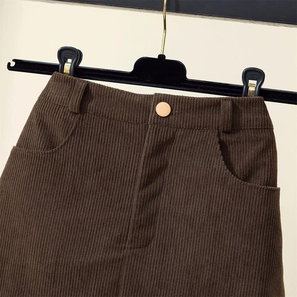 Черная вельветовая юбка-миди А-силуэта большого размера - Стройнящая и универсальная, идеально подходит для осени/зимы.