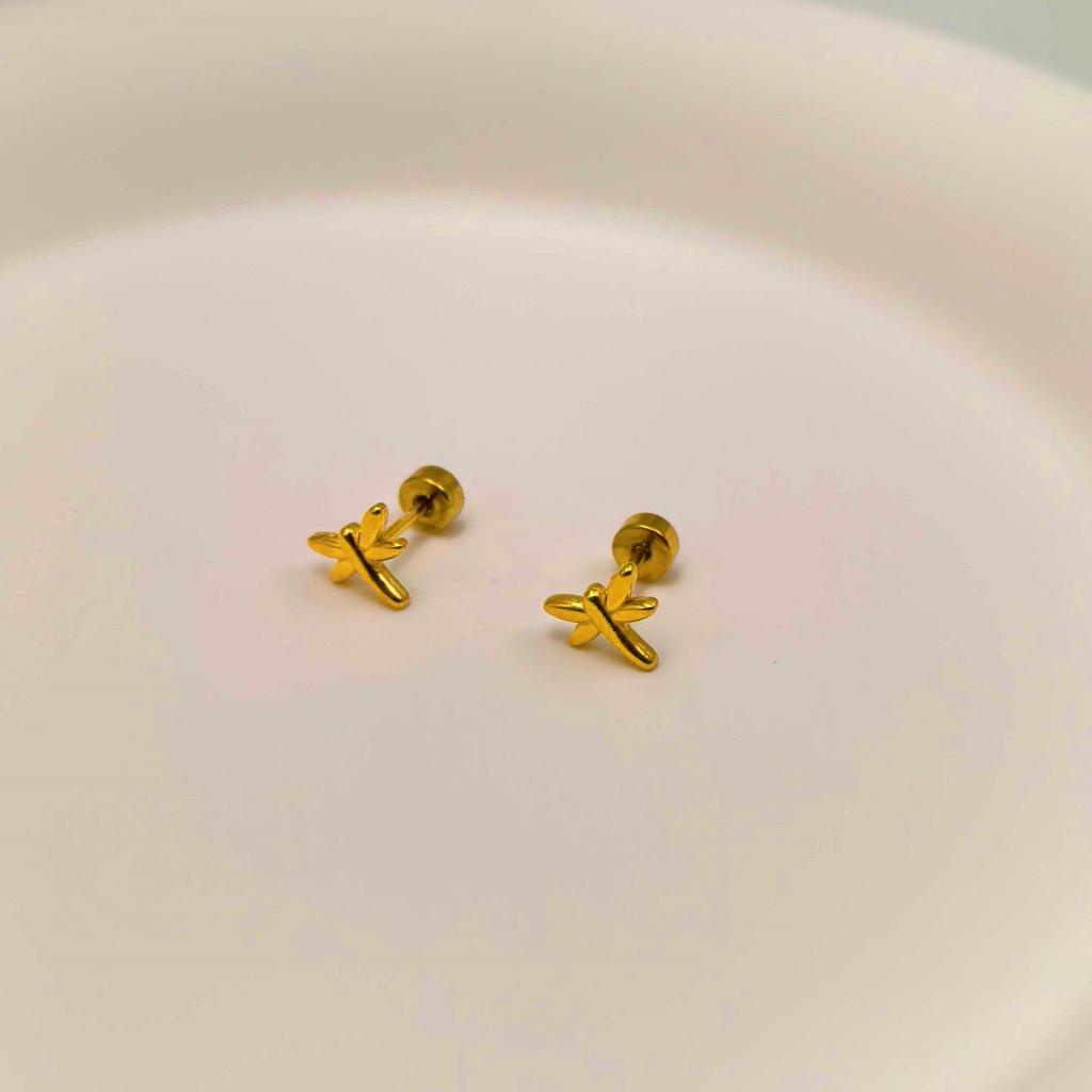 Мультяшные серьги-пусеты в виде стрекозы: Универсальный кафф для уха из титановой стали с дизайном животного-насекомого для девочек.