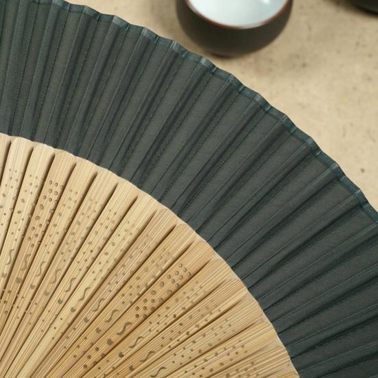Folding Fan with Tassel Hollow Out Faux Silk Bamboo Stronge Hinge Chinese Vintage Style Photo Prop Party Decoration Supply Classical Dance Prop