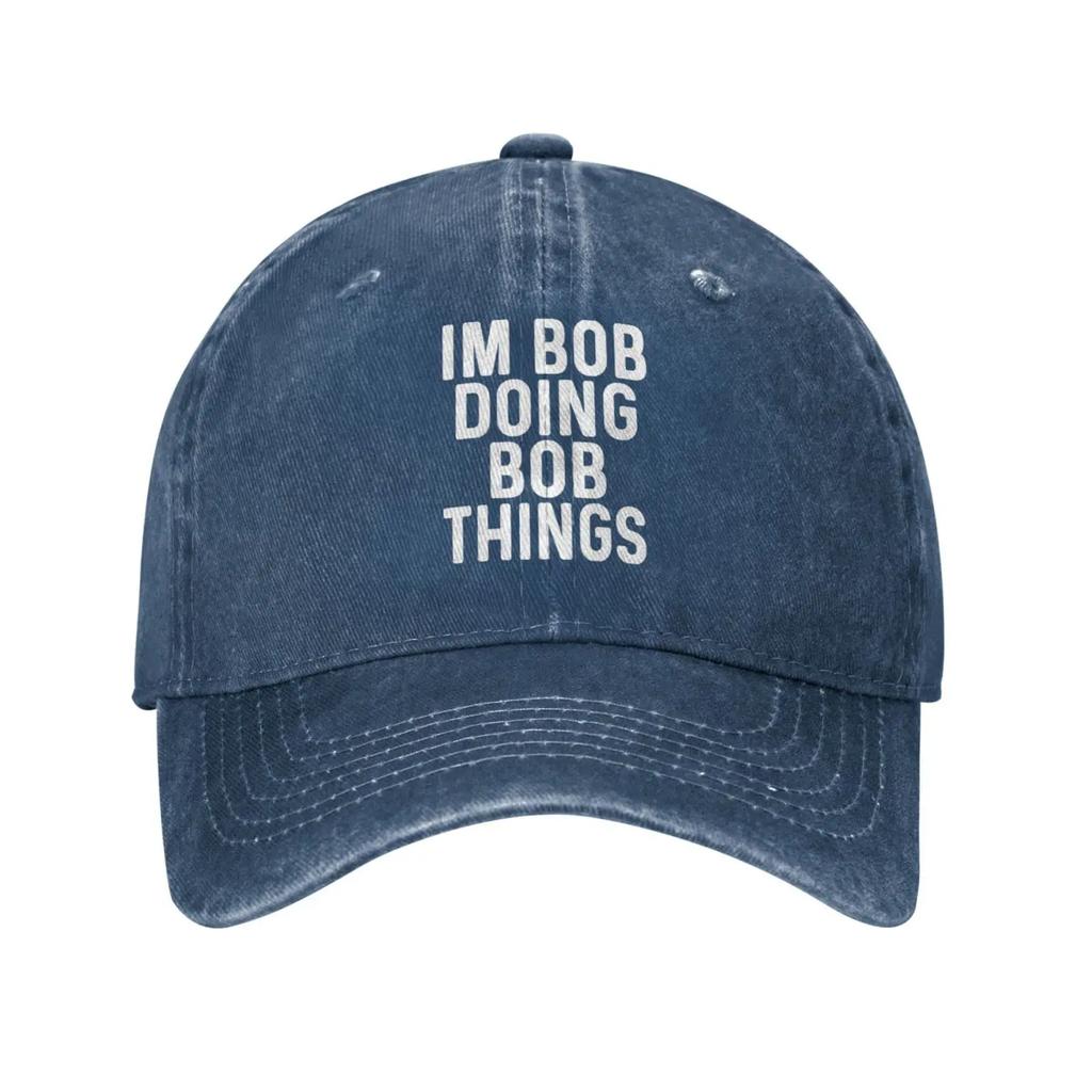 Мужская бейсболка с графическим принтом и надписью 'IM BOB DOING BOB THINGS' в нейтральном тоне