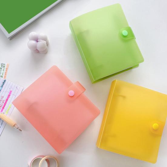 Карточки с подкладкой и держателем для папок с кольцами. Дизайн с предварительно перфорированными отверстиями. Компактный размер. Портативный. Широкая портативность.