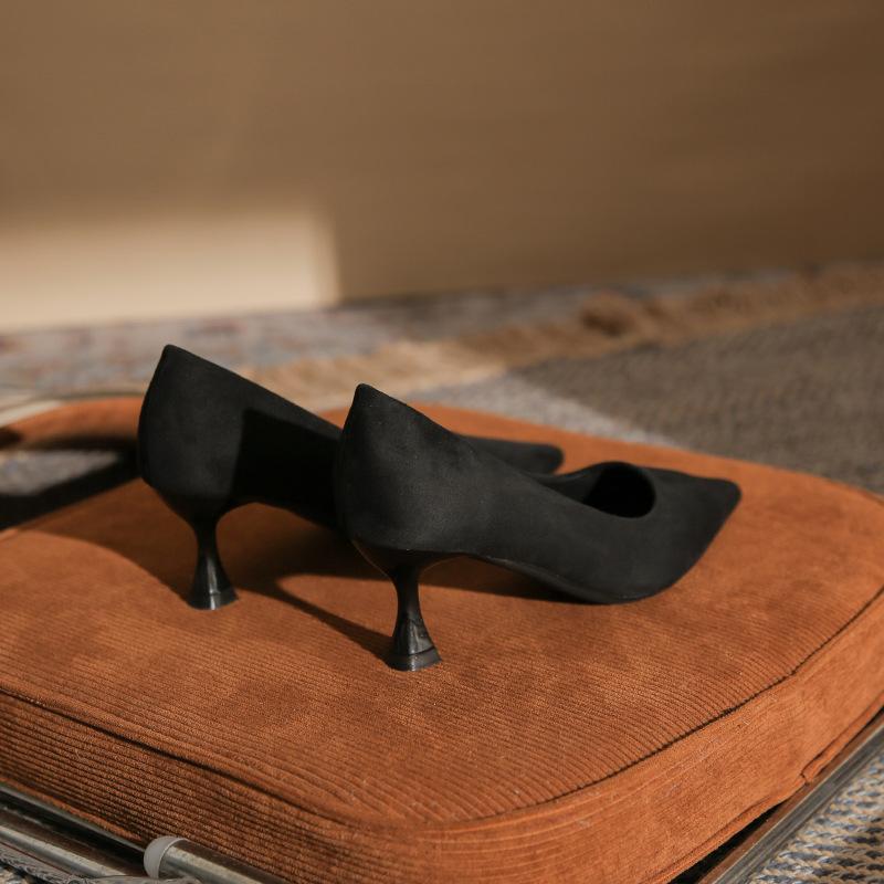 83377 thin heel pointed women's shoes 2026 black versatile light mouth women's commuter style simple professional single shoes