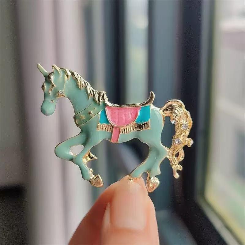 Vintage Elegant Horse Brooches Metal Animal Lapel Pins For Women Men  Clothing Decor Accessories Badge Jewelry Gifts