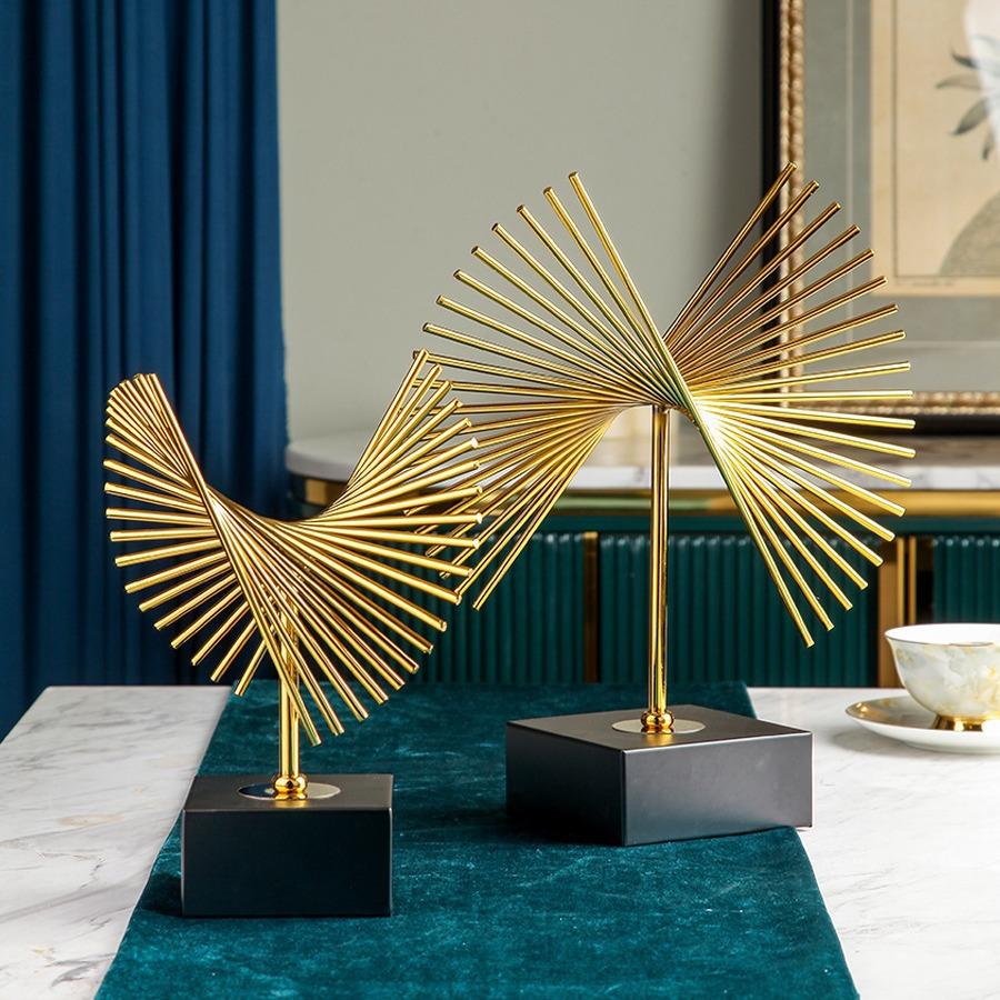 Luxury Metal Decor Ornament Creative High‑End Craft Souvenir for Living Room Home Decoration