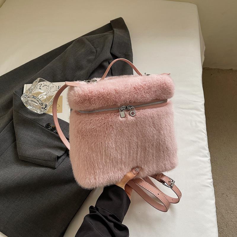 Casual Plush Simple Cute Girl Style Fashion Foreign Style Commuting 2025 Autumn New Women's Shoulder Bag