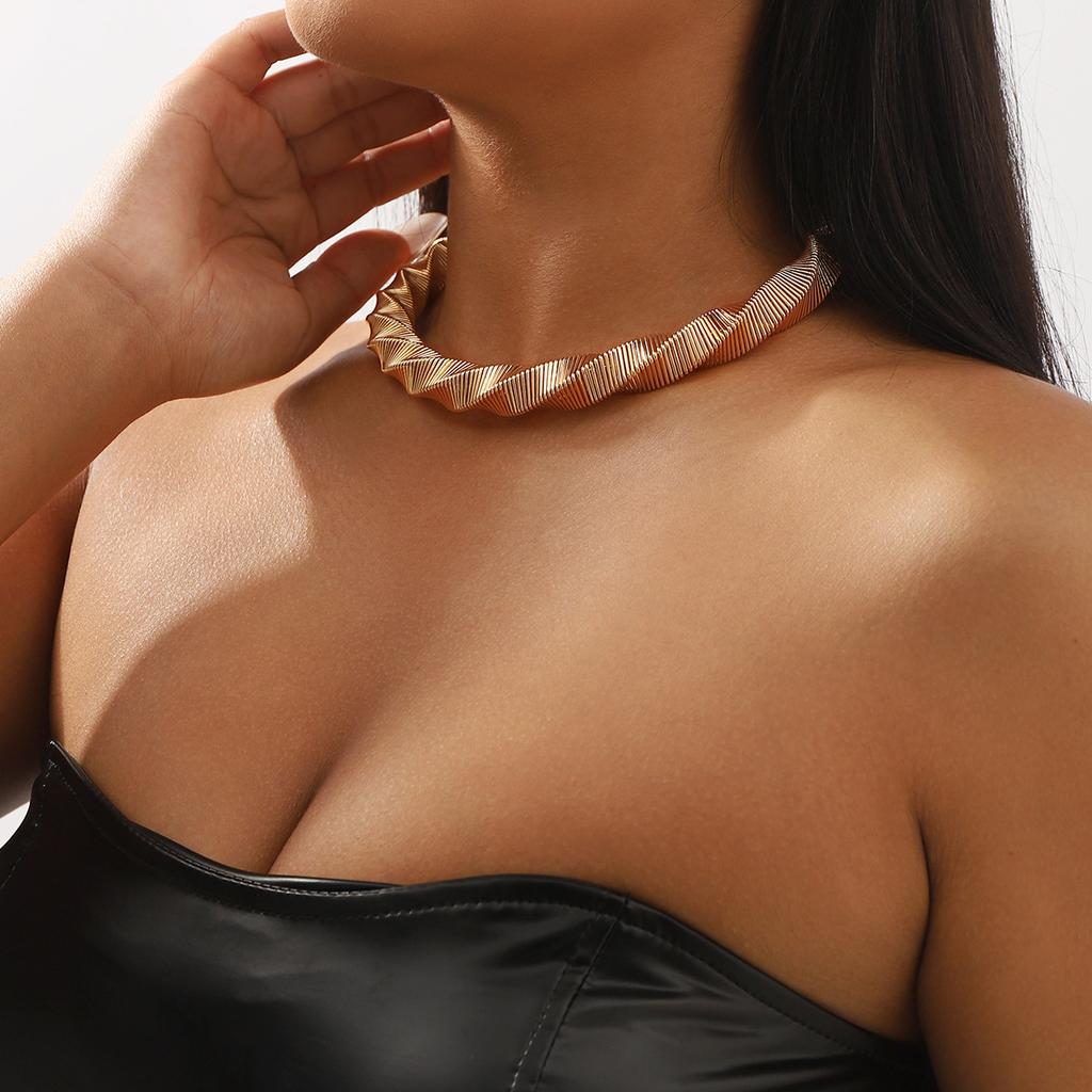 Tooxika Exaggerated Temperament Geometric Twist Necklace Fashionable Design Sense High Cold Wave Sense Collarbone Necklace