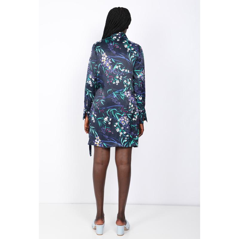 Женское темно-синее кимоно с шалевым воротником и цветочным узором