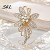 Anti-oxidation Brooch Pin, 3D Flower Design with Sparkling Rhinestones, Lapel Pin Strong Buckle Badge for Coats Shirts Bags Accessories Non-fading