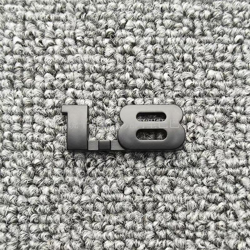 Эмблема '1.8 i-VTEC' на боковое крыло Civic 8-го/9-го поколения, матово-черная