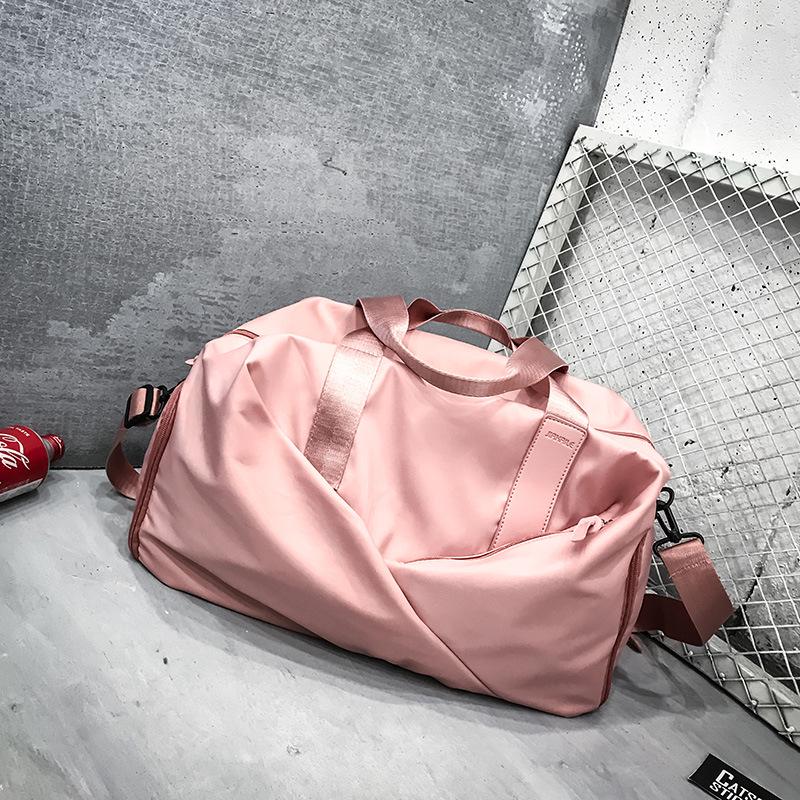 Самая продаваемая дорожная сумка: Просторная наплечная сумка-тоут для разделения влажного и сухого для коротких деловых поездок