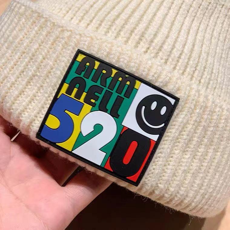 Студенческая шерстяная шапка корейской версии осенне-зимней моды теплая вязаная шапка с вышитыми буквами женская милая прохладная ветровая зимняя защита ушей холодная шапка