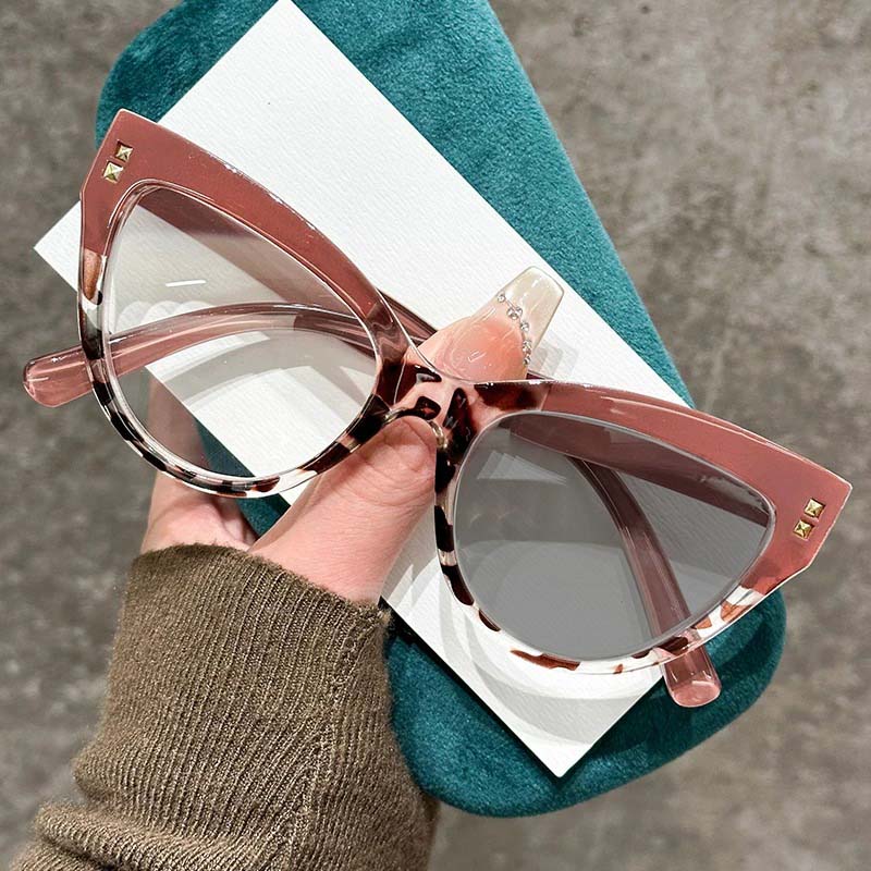 Personalized Cat Eye Pochromic Reading Glasses Women Fashion Color Changing Anti Blue Light Eyeglasses Decorative Sunglasses
