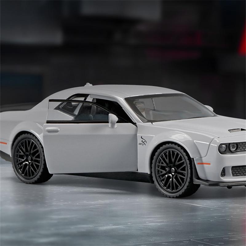 1/32 Dodge Challenger SRT Alloy Sports Car Model Simulation Diecast Metal Toy Muscle Car Model Sound and Light Children's Toys Gift