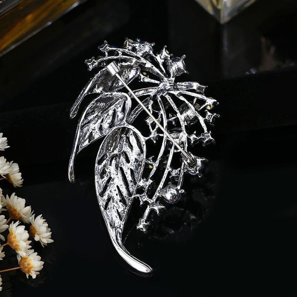 Fashion Crystal Swan Brooch, Feminine Temperament, Versatile Animal Chest Flower Brooch Accessory