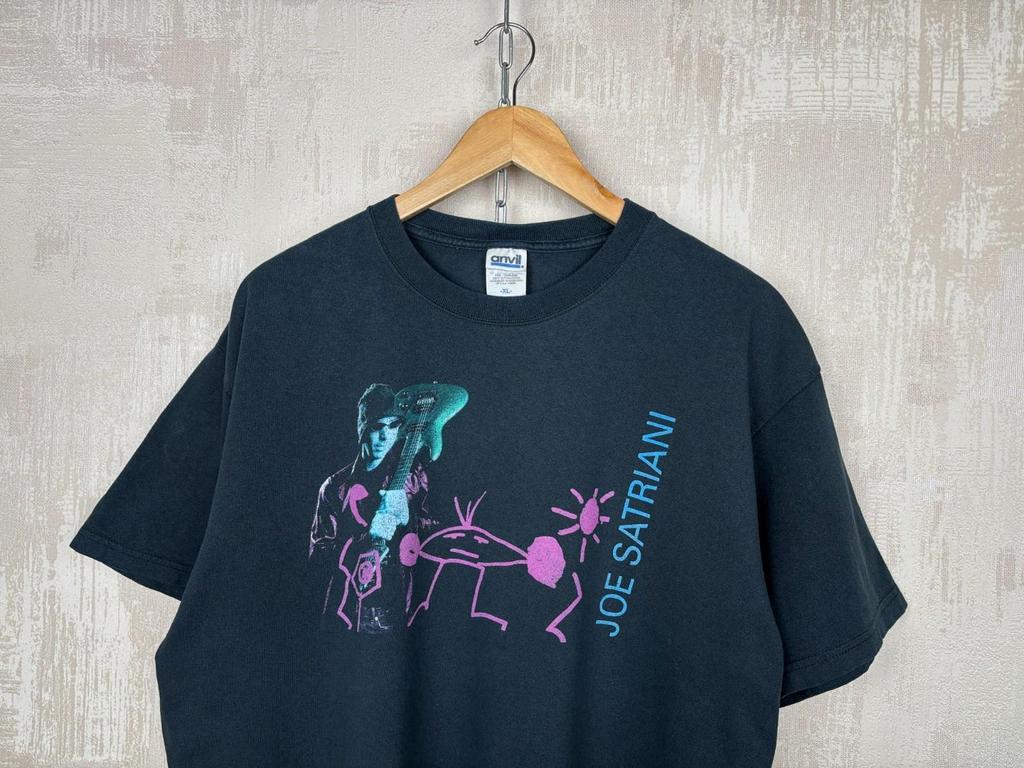 Vintage Joe Satriani Is There Love in Space? 2004 Tour Men's T-shirt Size XL