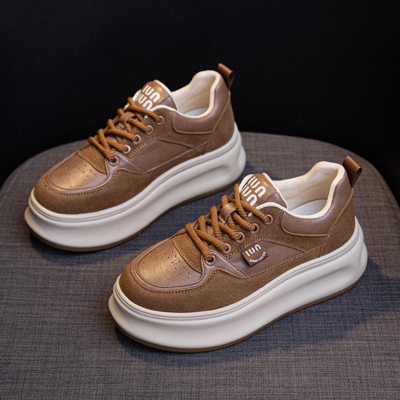 Кожаные ретро маленькие белые туфли женские осенние новые универсальные на толстой подошве увеличивающие рост повседневные туфли кроссовки маффины кеды для скейтборда