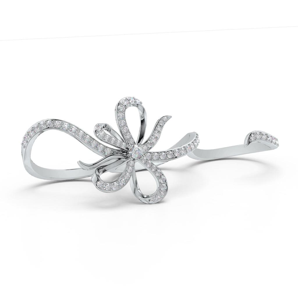 Задорное и игривое кольцо-заявление на три пальца из стерлингового серебра 925 пробы с дизайном ленты, украшенное муассанитом цвета D